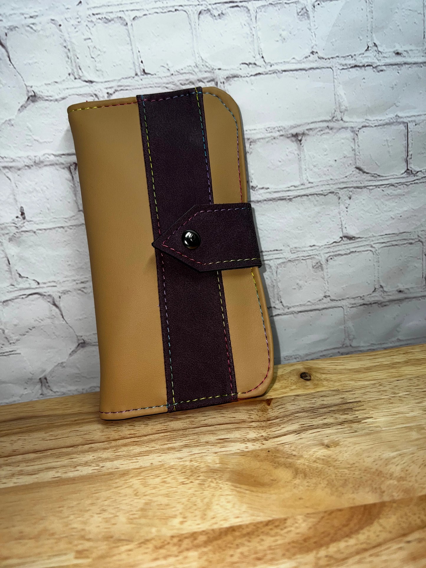 Ivy Wallet Tan and Wine