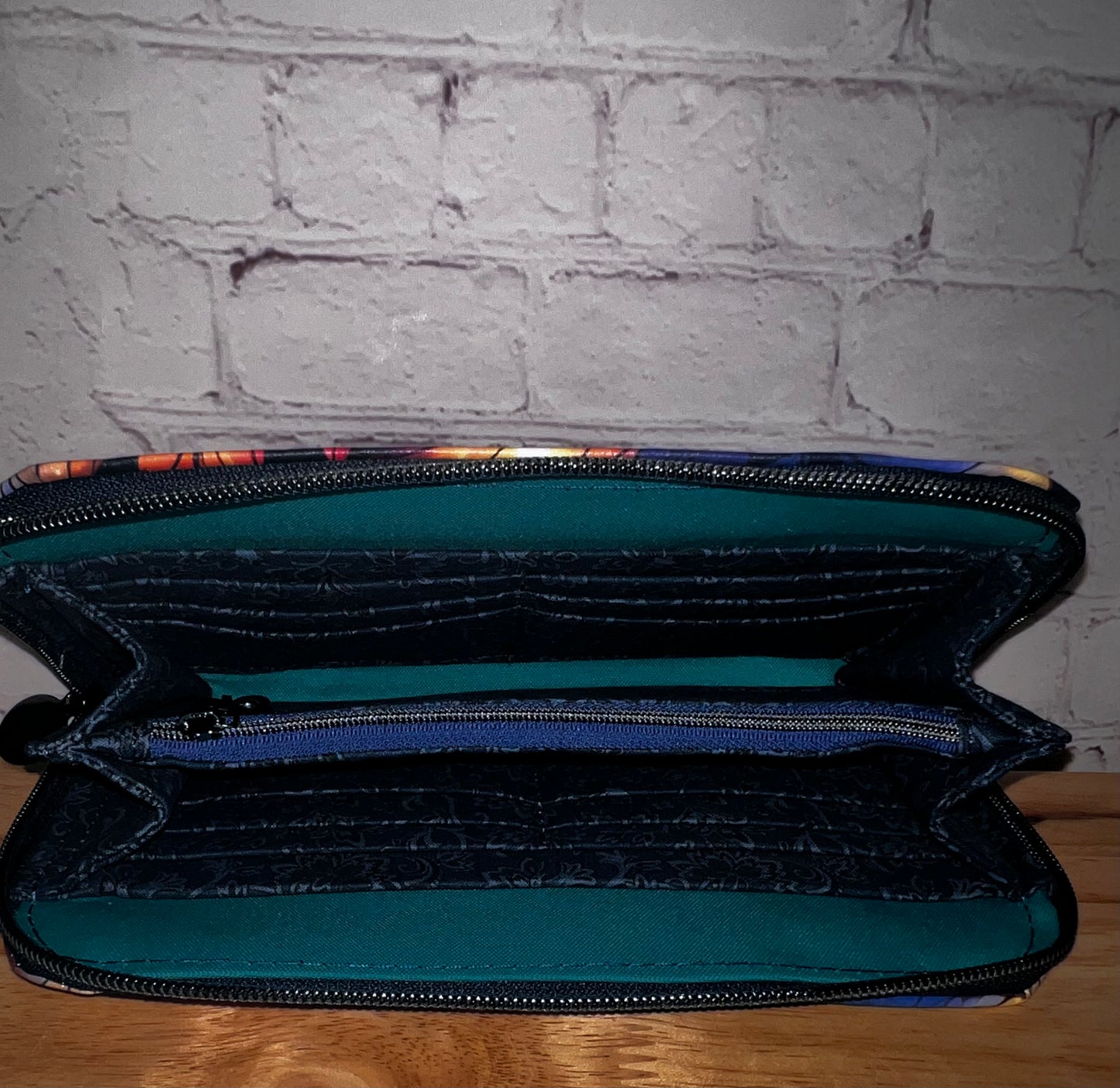 Zip around wallet leaves