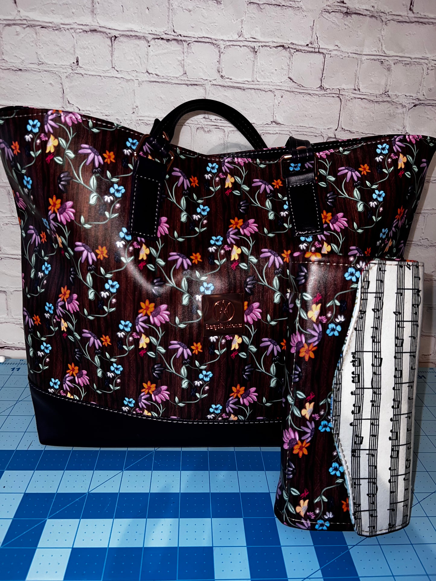 Big B at 110% Evermore TS Piano Floral Lg Tote. Includes Wallet