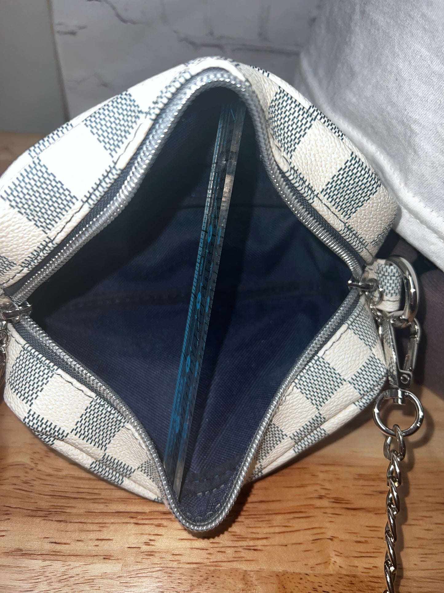 Tiny Cata “V” crossbody